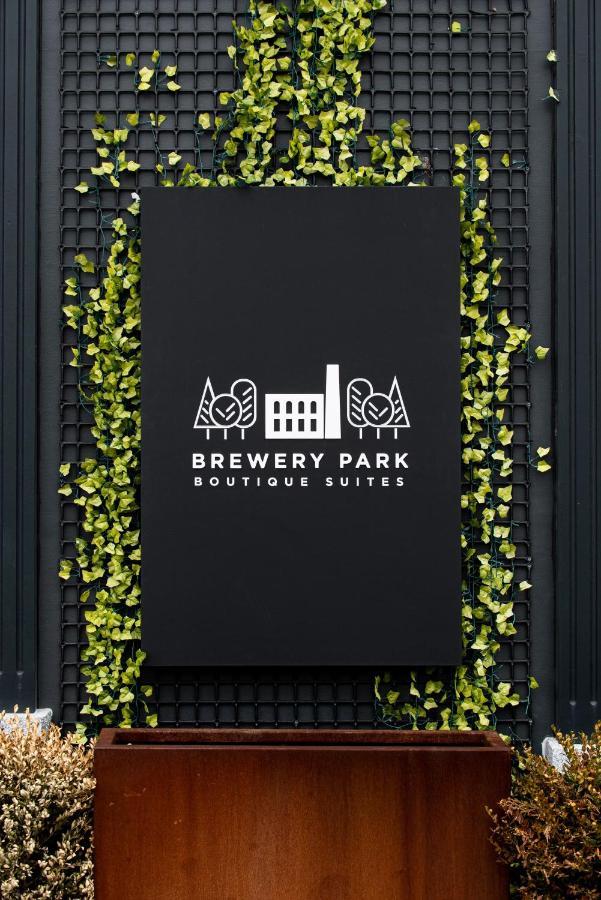 Brewery Park Aparthotel Халифакс Екстериор снимка