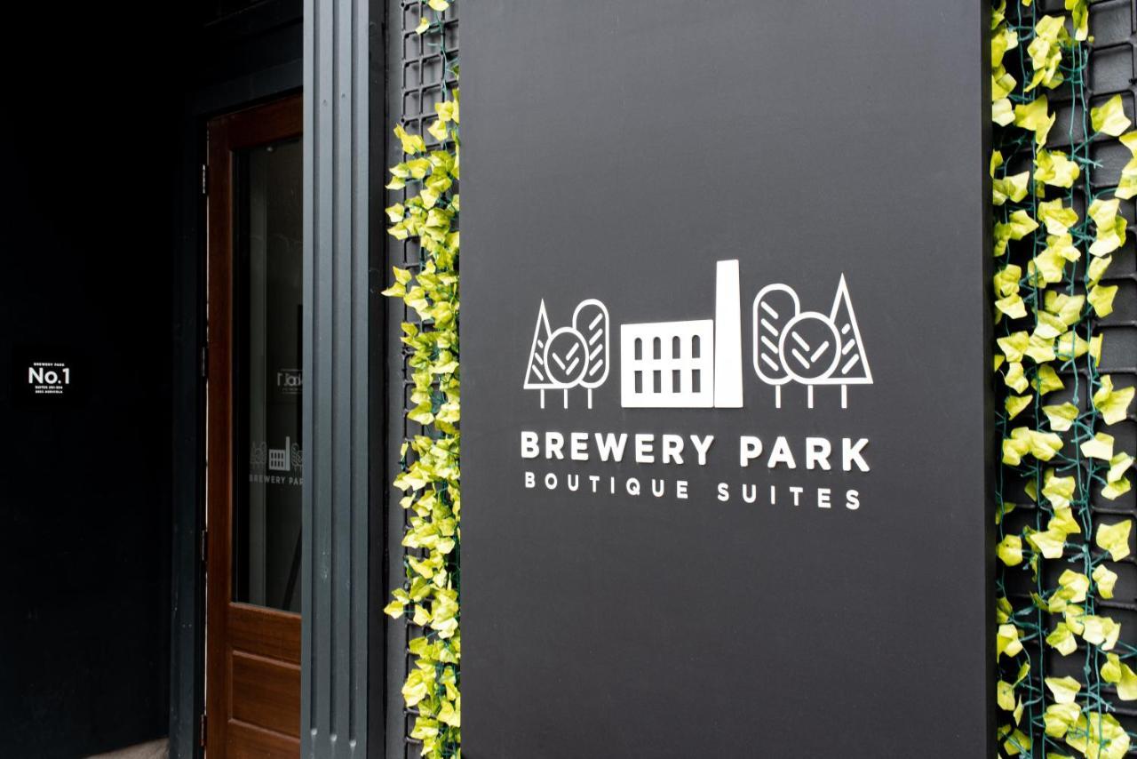 Brewery Park Aparthotel Халифакс Екстериор снимка